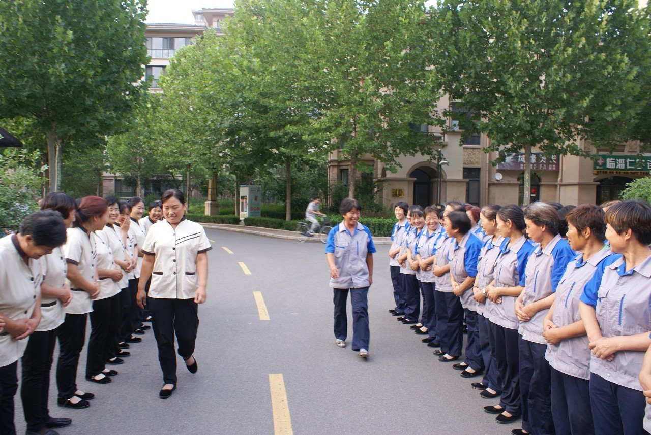 品质提升丨金正物业开展保洁技能、礼仪专题培训